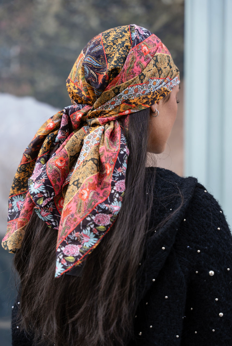 Foulard En Soie 100% Vintage - Dimensions 84x89 Cm - Couleur Cyan - Occasion