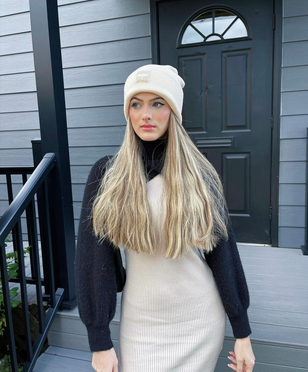 新品未使用⭐︎タグ付　CALME loose fit beanie ivory Alo Yoga Performance Fleece Beanie - Ivory | Editorialist